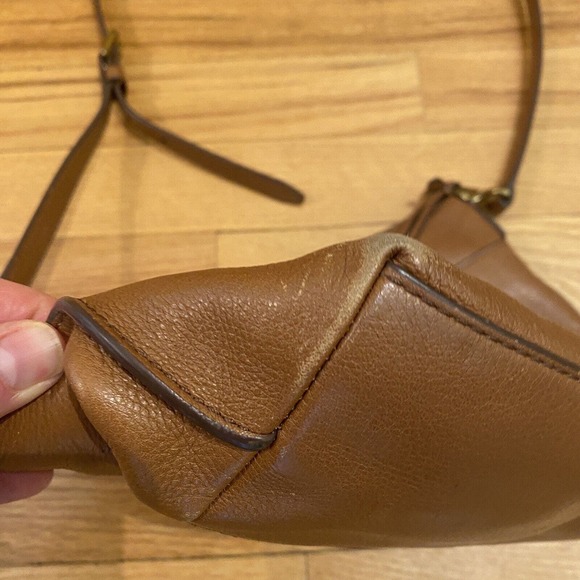 Vtg. Fossil Leather Crossbody Bag Purse Pocket Tan Carmel Brown Key Charm READ - Picture 5 of 15